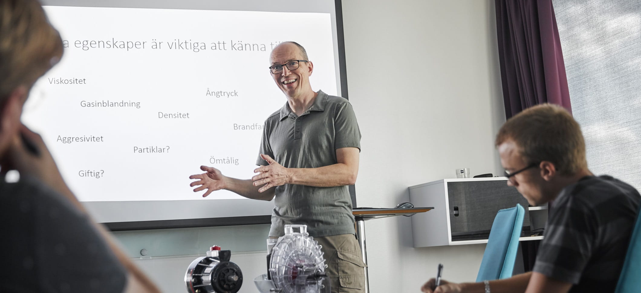 personal håller i pumputbildning