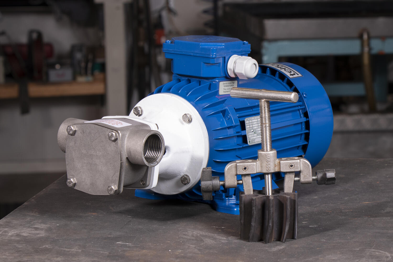 Impellerpump med impelleravdragare